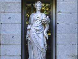 Sculture all'esterno del Museo del Prado